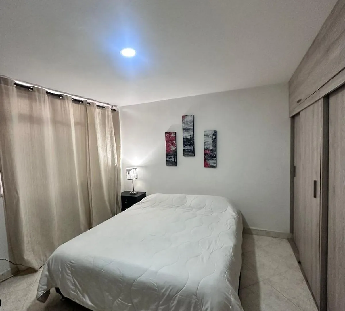 아파트 Habitacion En Apto Duplex Bano Compartido, Piso 5 Sin Ascensor 엔비가도 콜롬비아